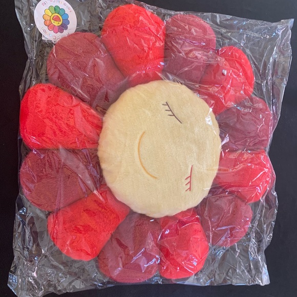 Telashi Murakami 60 cm pillow/cushion ‘Rose Red’ - Picture 2 of 5